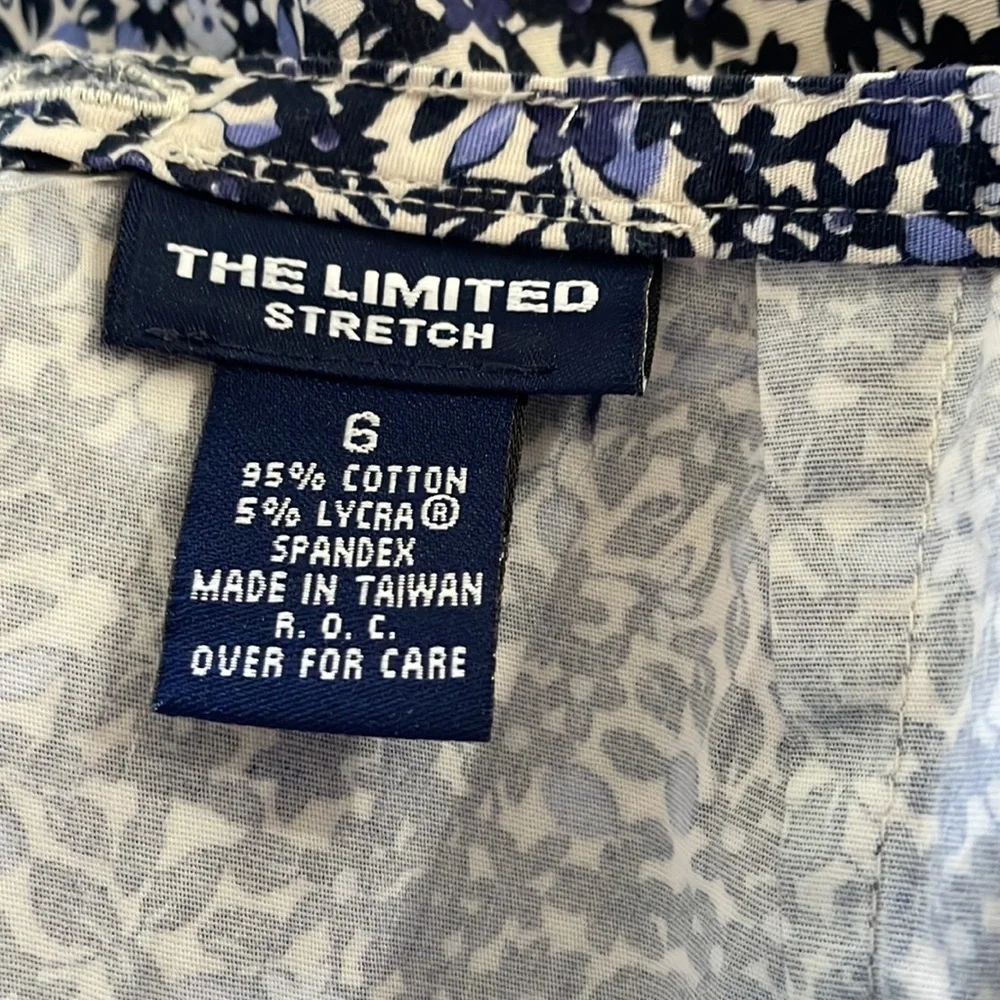 The Limited Stretch.. with pockets.flower print skirt.. shades of blue - Picture 3 of 4
